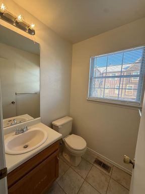 Building Photo - Beautiful 2-Bedroom Townhome in Aurora – Available NOW!