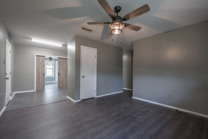 Building Photo - 1811 Linda Ln