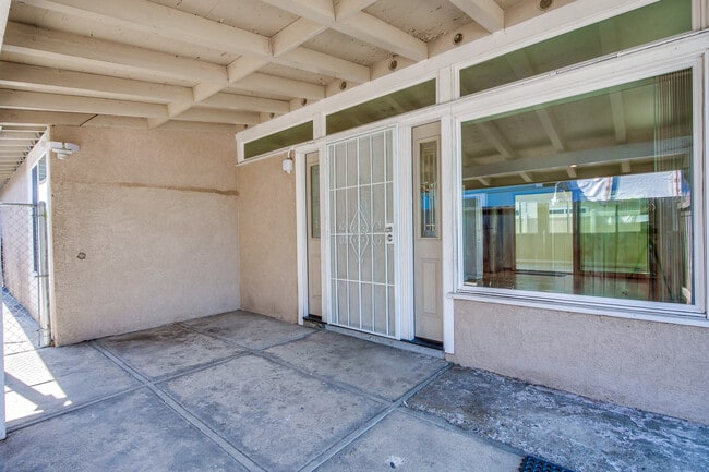 Building Photo - 2782 Sleepy Hollow Ave