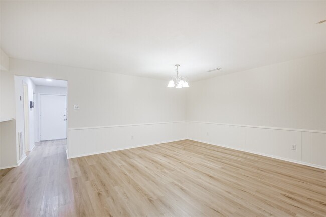 Building Photo - 3362 Continental Dr