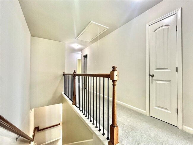 Building Photo - 348 Turtle Creek Dr