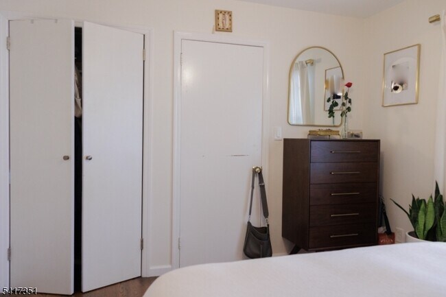 Building Photo - 33 Claremont Ave