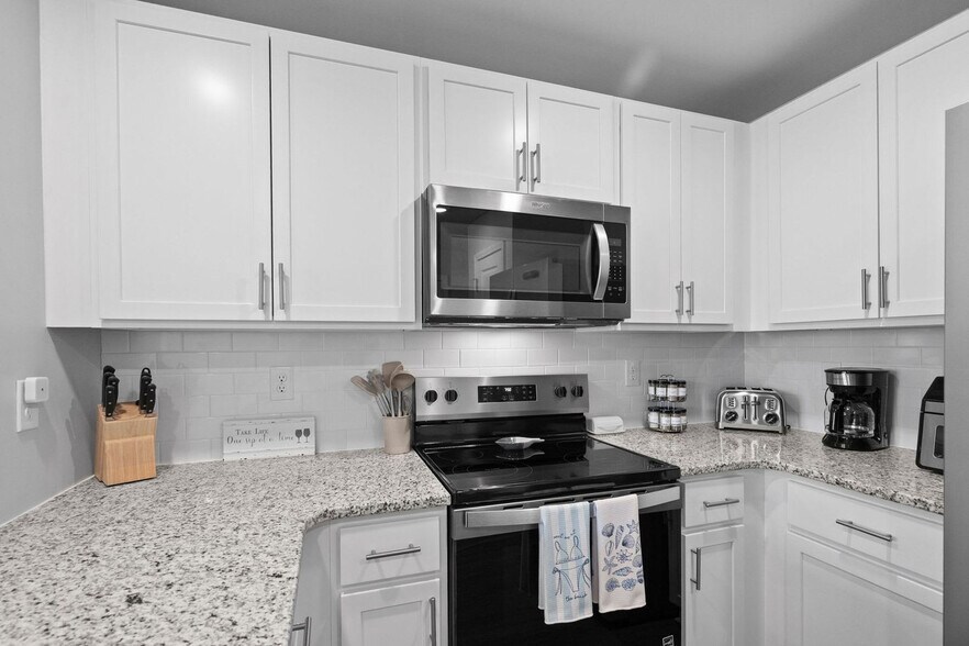 Building Photo - 332 Bayou Loop