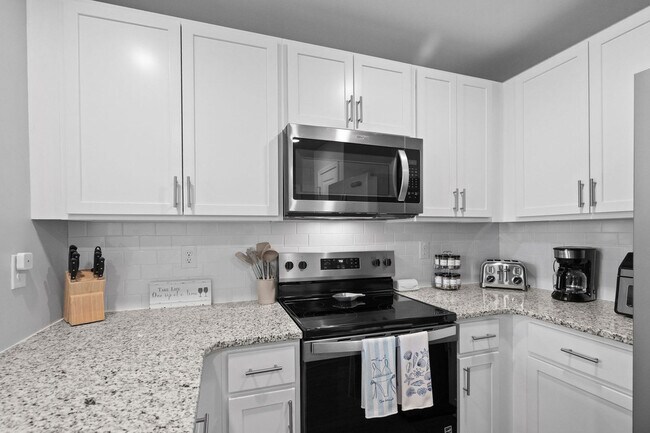 Building Photo - 2276A Essex Dr