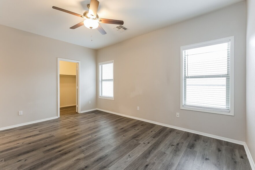 Building Photo - 101 E Valley View Dr