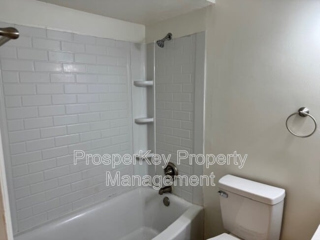 Building Photo - 3021 Emory St