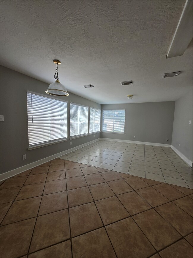 Building Photo - 15850 E Park Ct