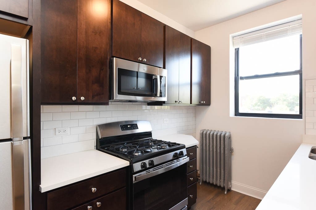 Building Photo - 2418 N Sawyer Ave