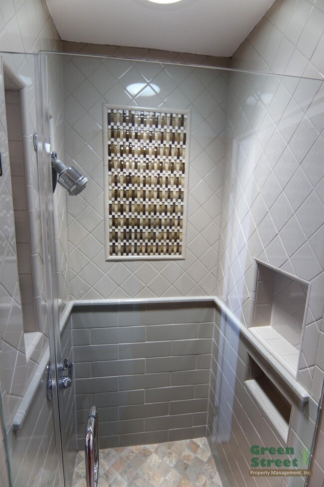 Building Photo - 2974 Maple Ct