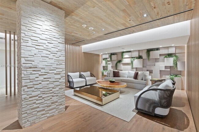 Building Photo - 2301 Collins Ave