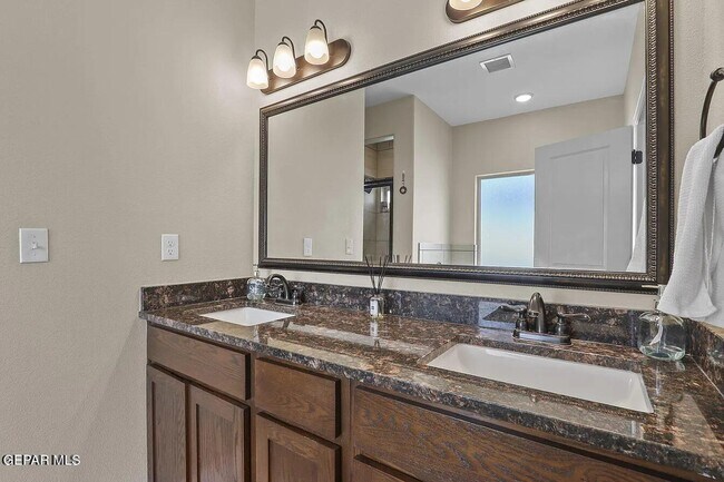 Building Photo - 6457 Harapon St