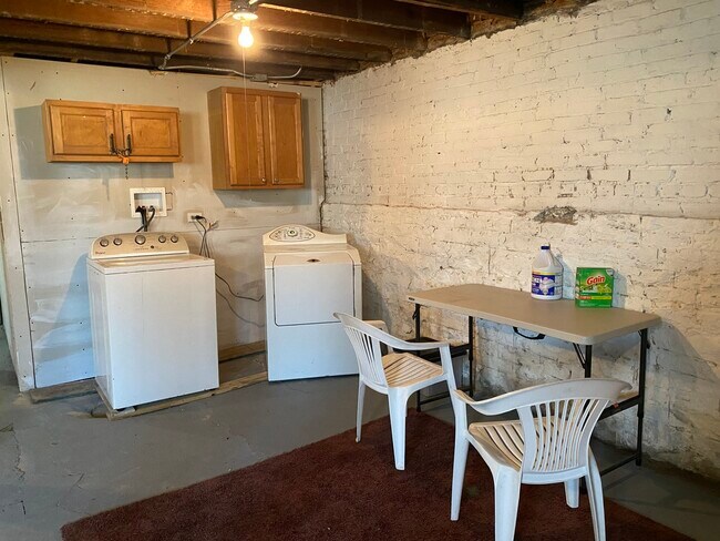 Building Photo - 5658 S Honore St