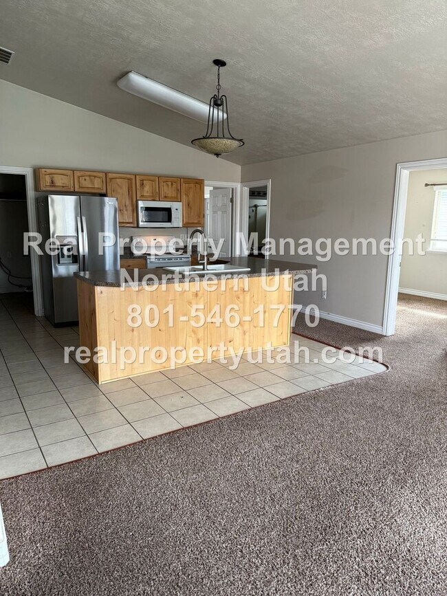 Building Photo - 3 Bedroom 2 Bath Home Now Available!
