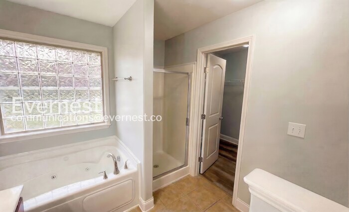 Building Photo - 24663 Rolling Vista Dr