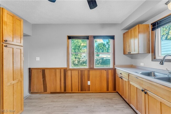 Building Photo - 12414 Reindeer Ave