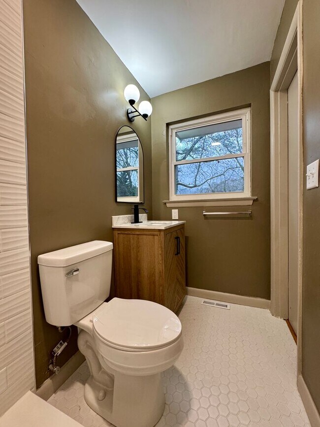 Building Photo - 3906 Forest Highland Cir