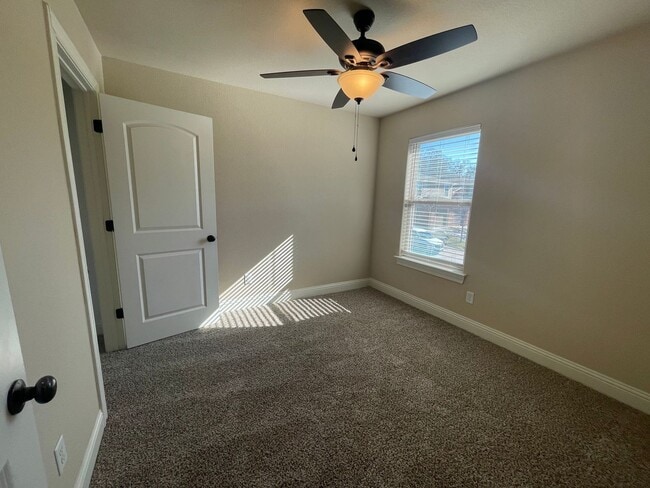 Building Photo - YOUR Dream Home is HERE! ~3 Bedroom 2.5 Bath ~ Full Size Washer/Dryer Connections Upstairs ~ Stai...