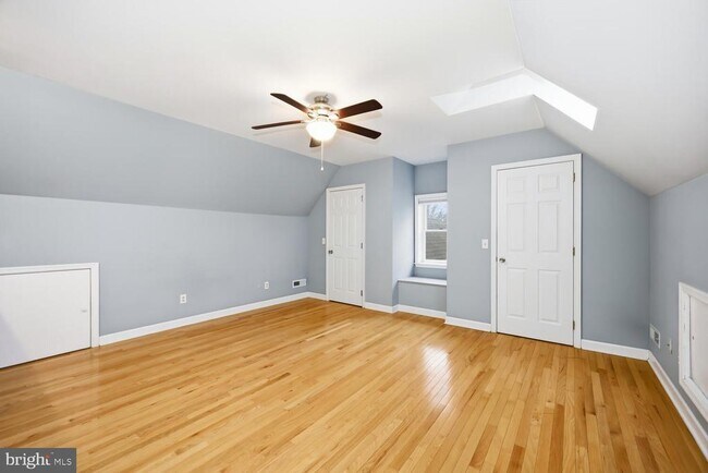 Building Photo - 304 Elm Ave