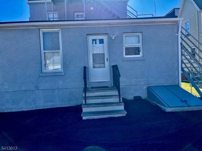 Building Photo - 15 Regent St