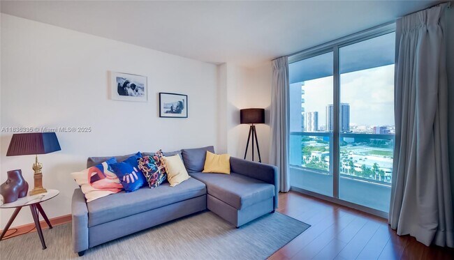 Building Photo - 1800 N Bayshore Dr