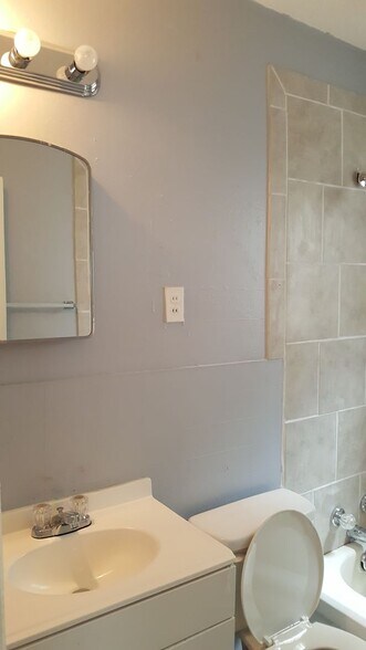 Building Photo - 1390 Grand St