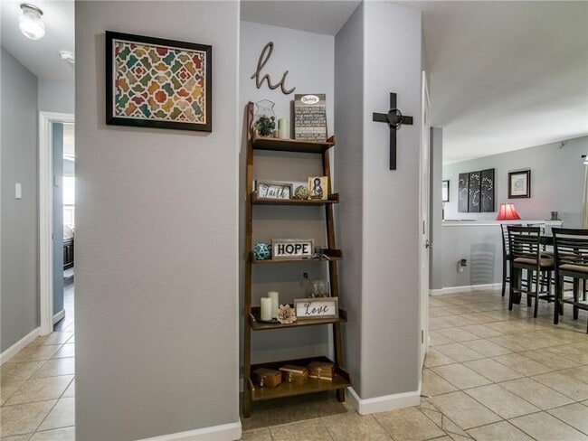 Building Photo - 2008 Abbey Rd