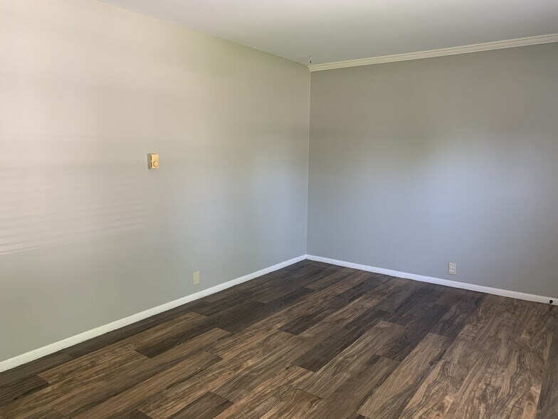 Building Photo - 10614 McPherson St