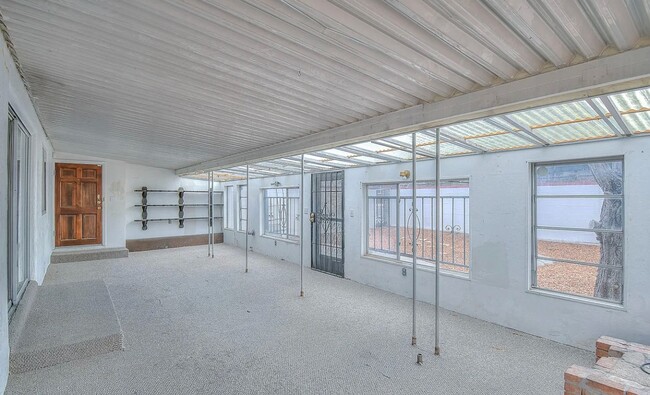 Building Photo - 3 Bedroom 2 Bathroom