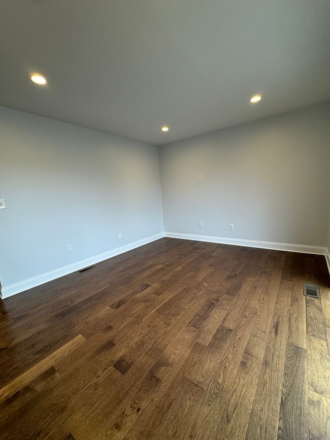 Building Photo - Remodeled THREE BEDROOM TWIN in PARKLAND SD