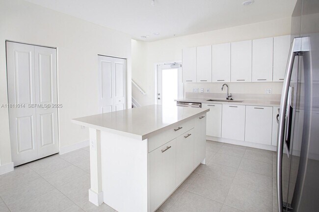 Building Photo - 8167 NW 41st St