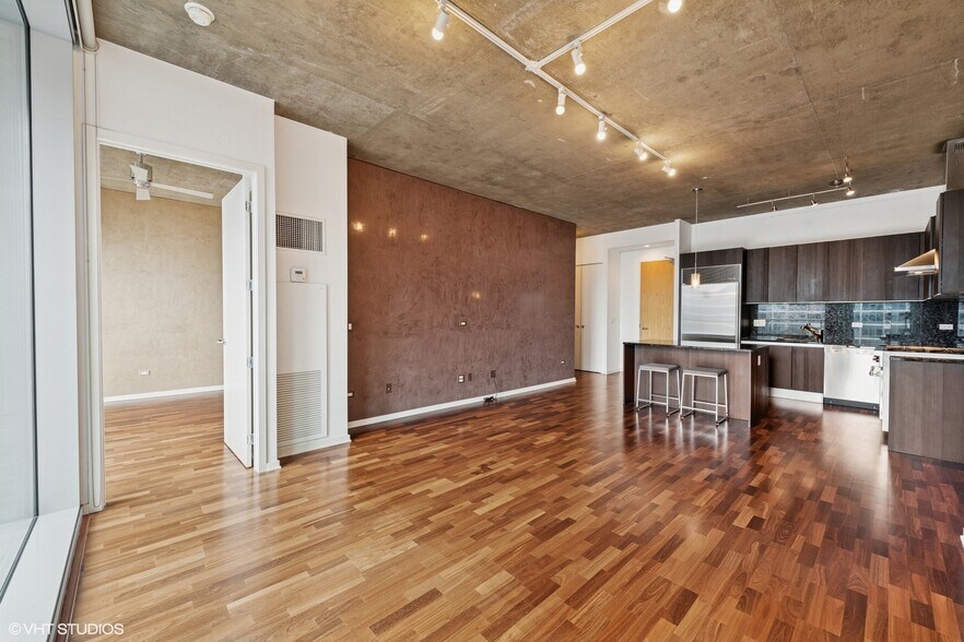 Building Photo - 600 N Fairbanks Ct