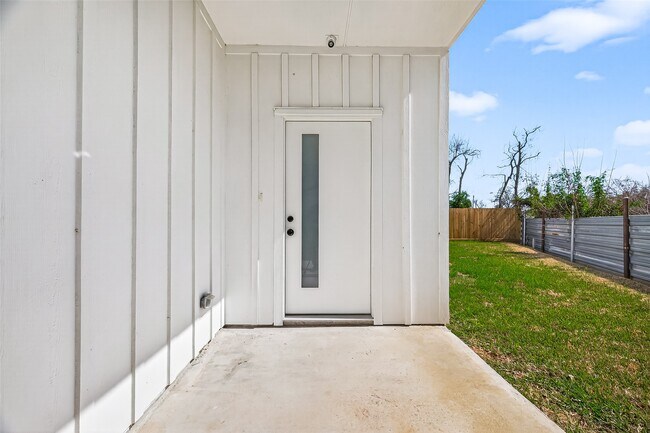 Building Photo - 5304 Lynnfield St