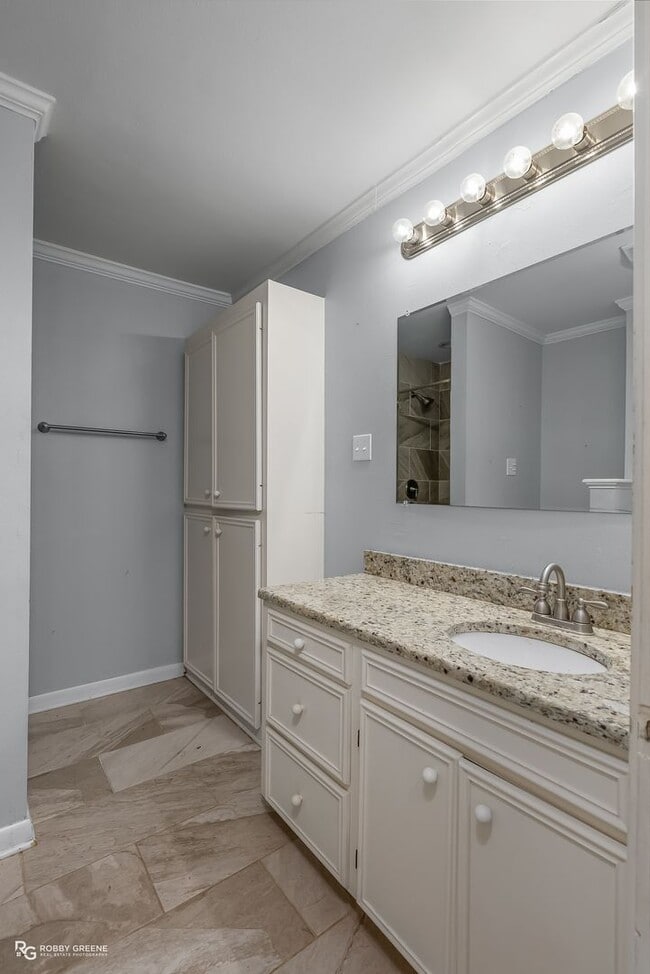 Building Photo - Cozy remodeled home
