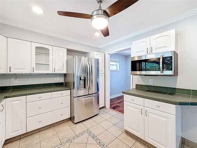 Building Photo - 4330 SW 7th St