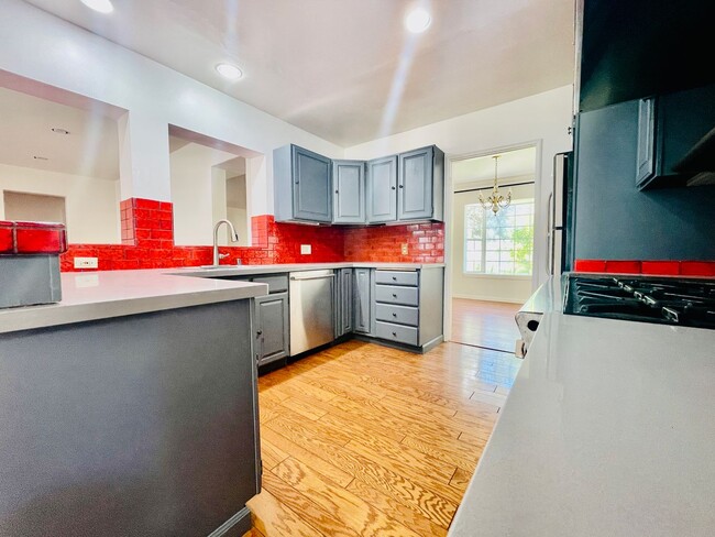 Building Photo - 24 Coronado Ave