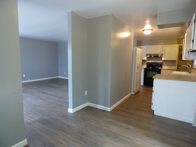 Building Photo - Charming West Seattle Rambler in the Priva...
