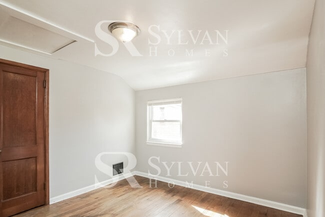 Building Photo - Charming brick 3-bedroom, 1-bath home features a deck and patio!