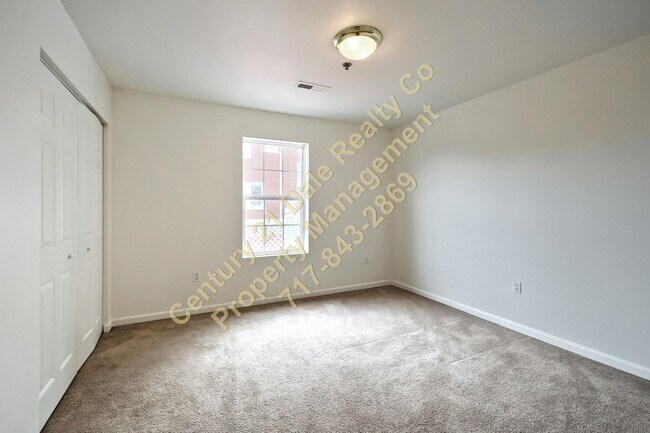 Building Photo - Large 2 Bedroom 1 Bath All One Level Apartment in Hellam PA