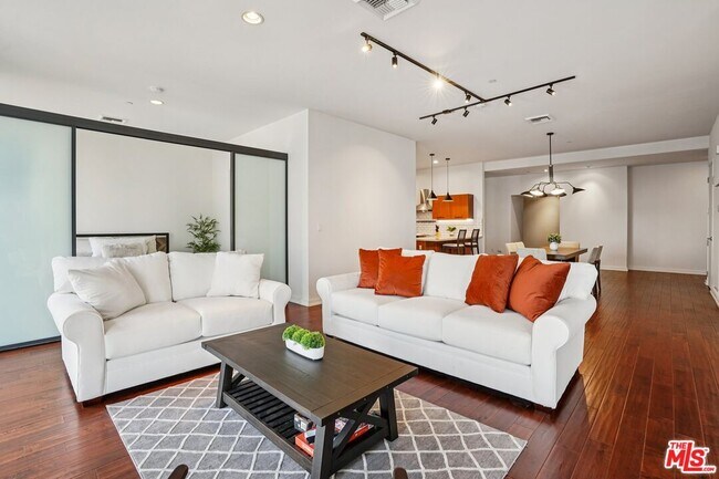 Building Photo - 801 S Grand Ave