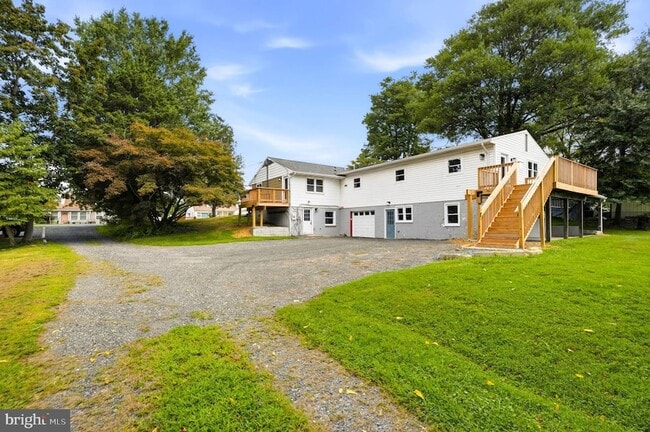 Building Photo - 8643 Ridge Rd