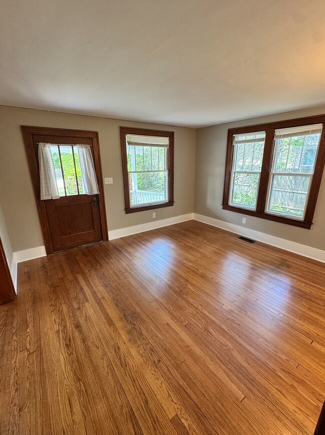 Building Photo - Spacious 4-Bedroom Home with 2 Kitchens | West Ann Arbor