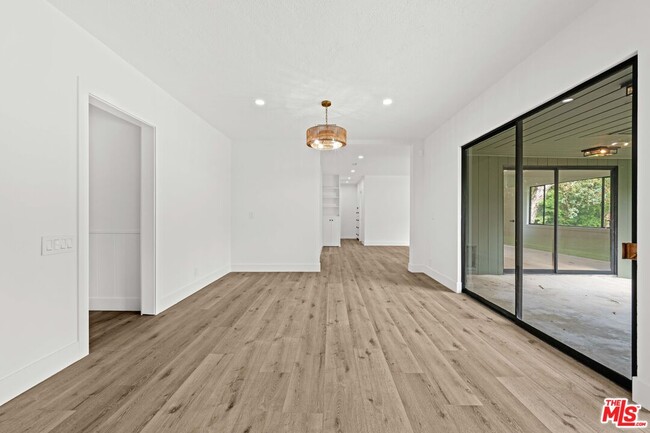 Building Photo - 1027 Acanto Pl