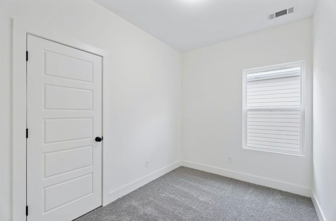 Building Photo - 2142 18th Ave N