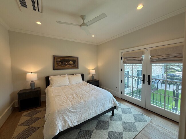 Building Photo - 2506 Blue Bonnet Blvd