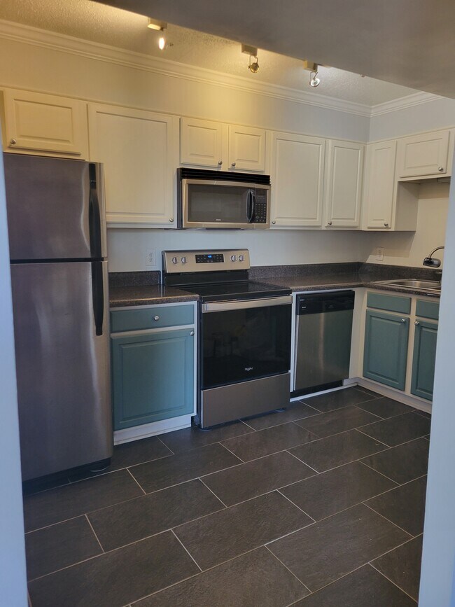 Building Photo - 1131 Stringers Ridge Rd