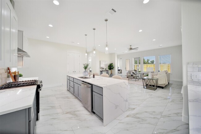 Building Photo - 7611 Athlone Dr