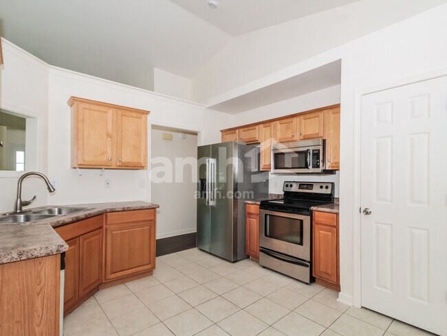 Building Photo - 2626 Bow Hunter Dr