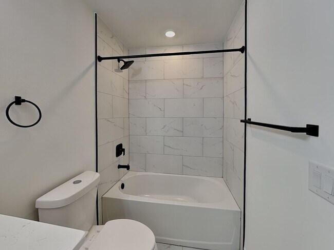 Building Photo - 3733 Ne-14 Pl