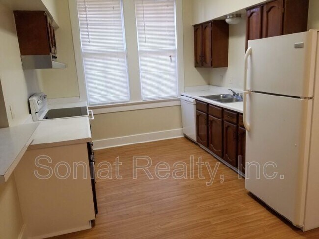 Building Photo - 110 S Pierce St