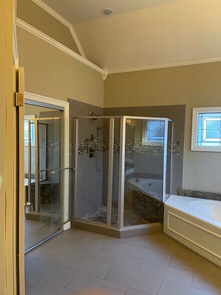 Building Photo - 805 W Suggs Dr